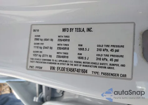 2019 Tesla Model 3 Long Range/Mid Range/Standard Range/Standard Range Plus z USA, uszkodzony, nr VIN 5YJ3E1EA5KF401604